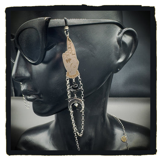 These Magic Hands eyewear chain