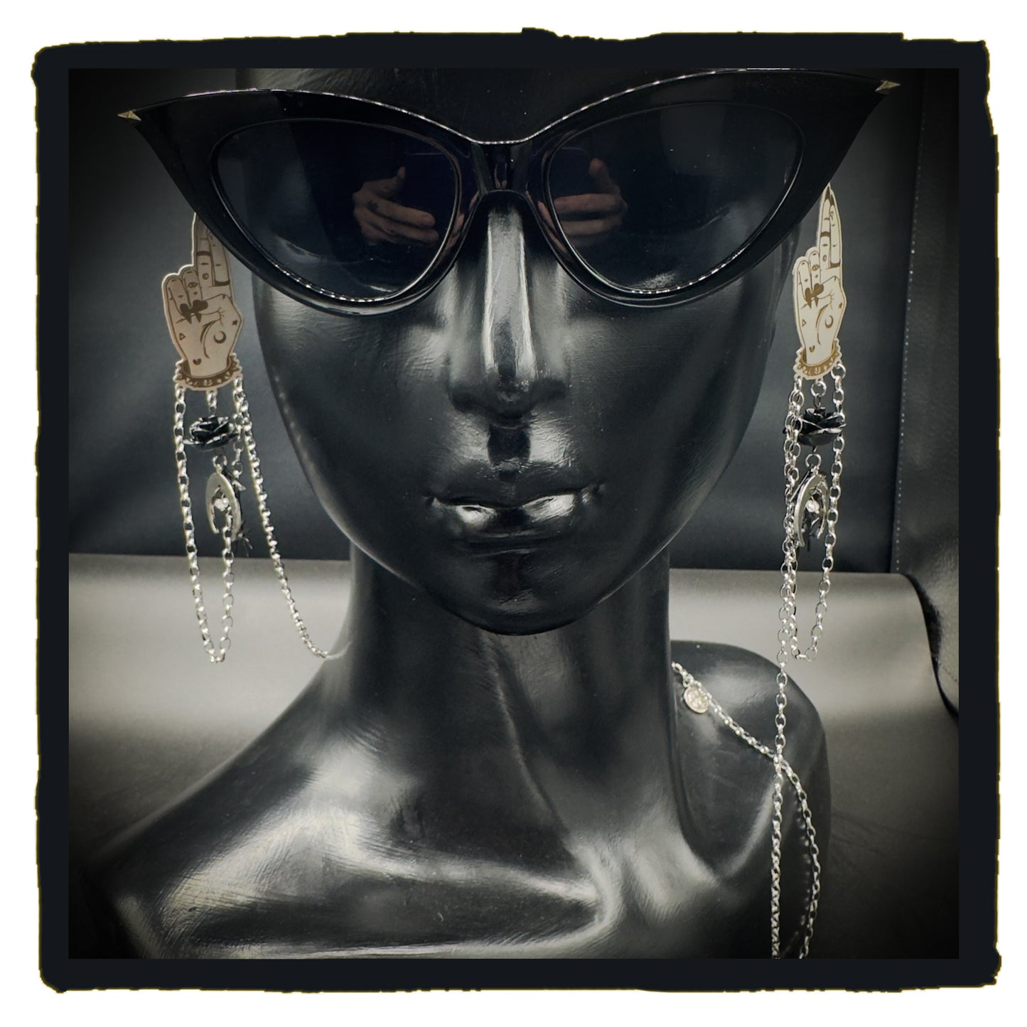 These Magic Hands eyewear chain